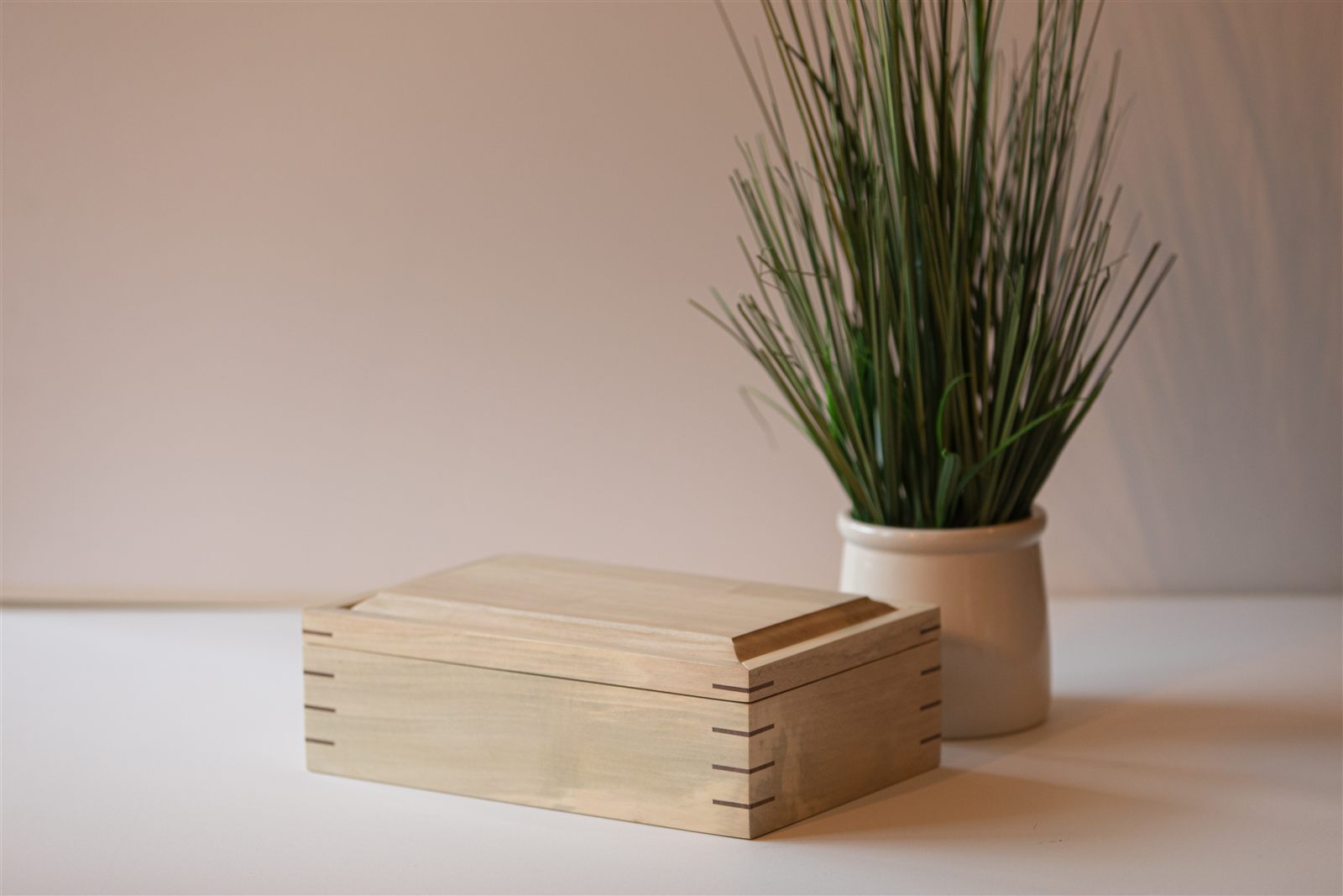 The holly keepsake box, closed