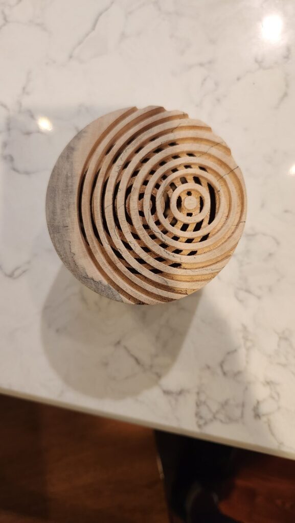 The concentric ring-cut lid from above